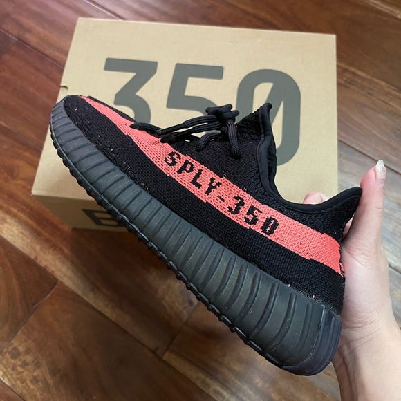 EUC Yeezy Boost 350 V2 Core Black Red size 5.5 - Picture 5 of 9